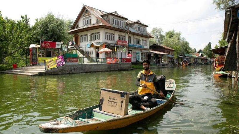 Amazon India set to open first floating store in Dal lake houseboat