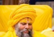 premanand-maharaj-social-media-fame-radharani-devotee-yellow-clothing