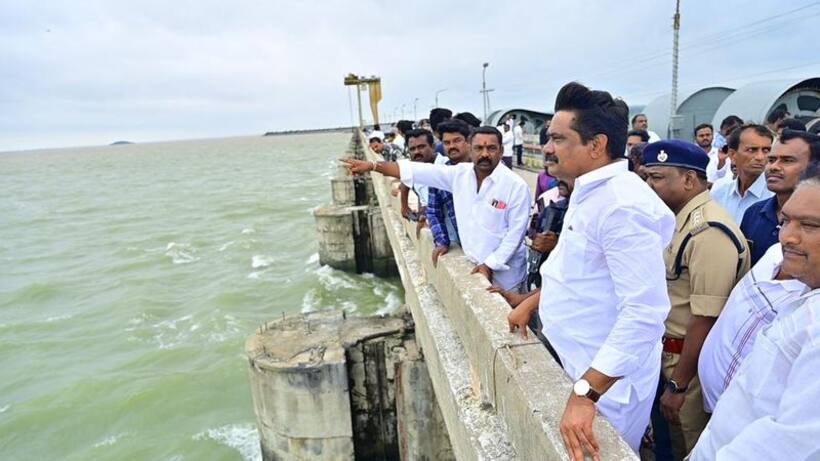 గోదావరి పరివాహక ప్రజలు అప్రమత్తంగా ఉండండి.. ఎస్ఆర్ఎస్పీ గేట్ల ఎత్తివేత: మంత్రి వేముల ప్రశాంత్ రెడ్డి