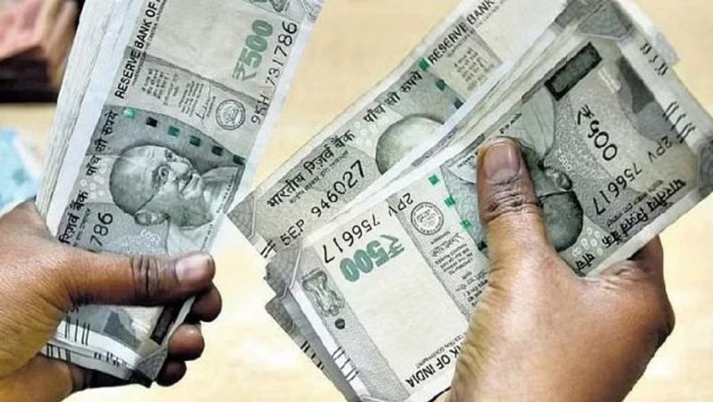 Rupee second-worst performing Asian currency against greenback in Aug