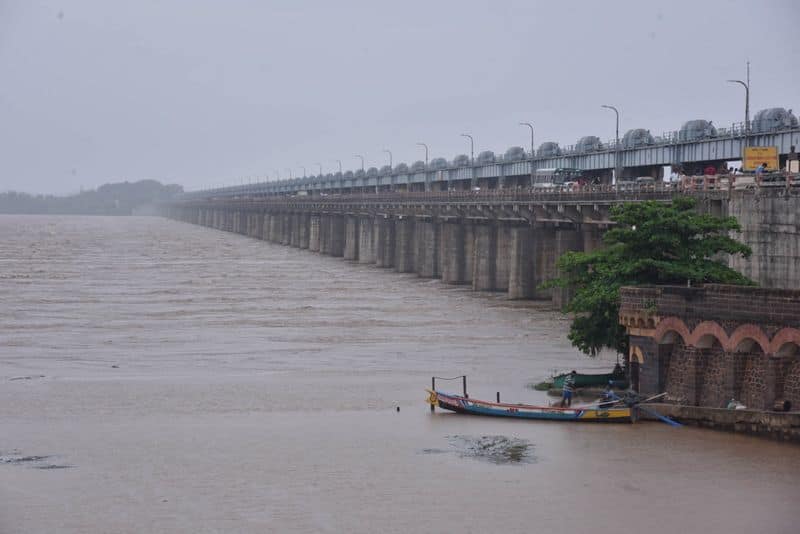 Heavy rains : Godavari water level rises 5 districts of Andhra Pradesh on high alert RMA