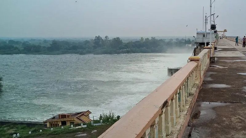 heavy Rains: Telangana-Chhattisgarh connecting highway waterlogged, traffic stopped RMA