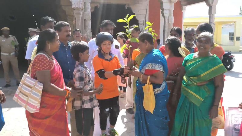 school student distribute 1000 trees plants in thoothukudi for awareness