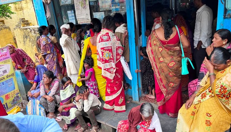 Women Faces Problems For Ration Card Update at Aland in Kalaburagi grg