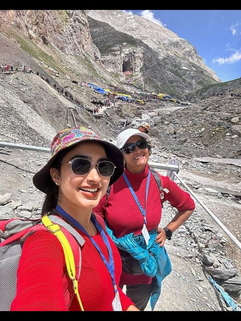 sanya iyer in amarnath yatra with her mother and she shares photos sgk