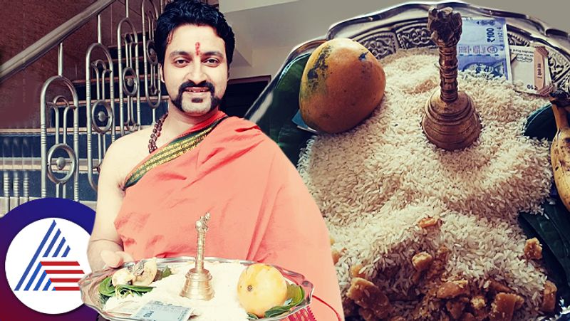 Zee kannada saregamapa fame Shree harsha begs before homes during Sharavana maasa