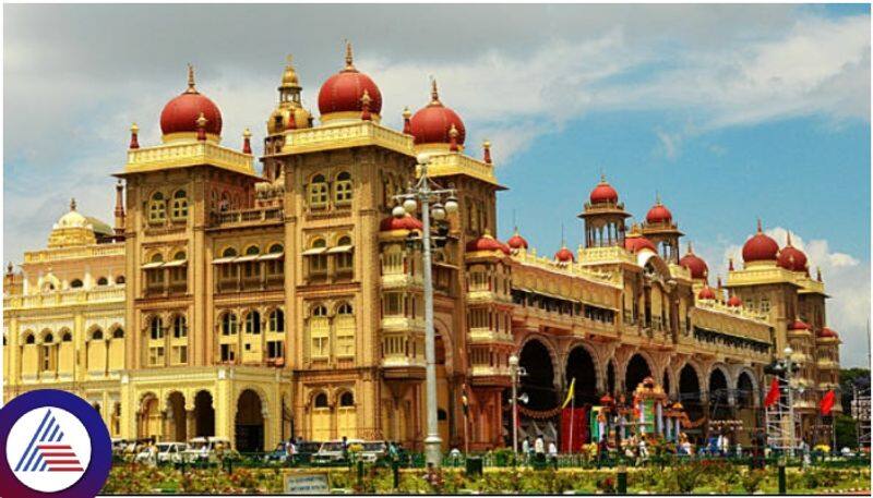 What day is the program at Mysuru Palace during Dasara 2023 gvd