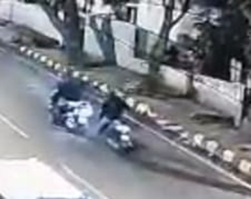 stolen bike did not start, the thieves escaped by pushing it at bengaluru rav