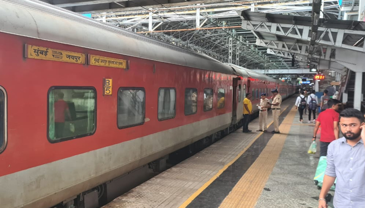 Shatabdi express Train executive coach missing just before departure at Delhi station ckm