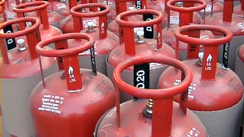 LPG Cylinder: మహిళలకు దసరా ముందే గుడ్‌న్యూస్ వినిపించిన మోదీ సర్కార్..వీరికి సిలిండర్ ధర రూ.600 మాత్రమే..