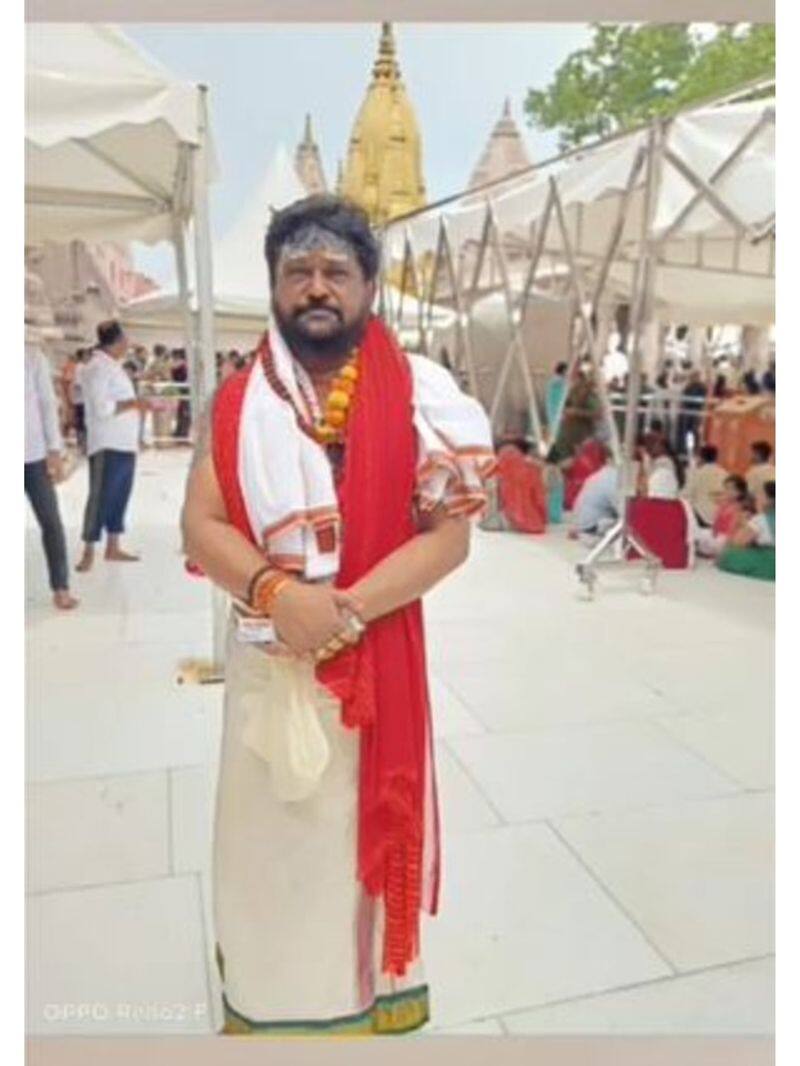 Kannada actor Jaggesh in Kashi Vishwanatha temple Varanasi vcs 