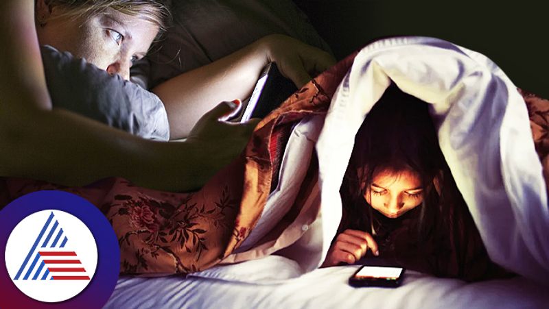 Using Mobile Before Bed for an Hour Could Lead to Depression and Reduced Lifespan, Studies Suggest roo