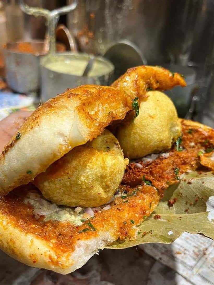 Viral Video: Vada pav seller claims to earn Rs 2.8 lakh a month; netizens react | WATCH