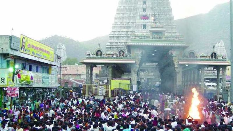 Clash between police and devotees in Tiruvannamalai