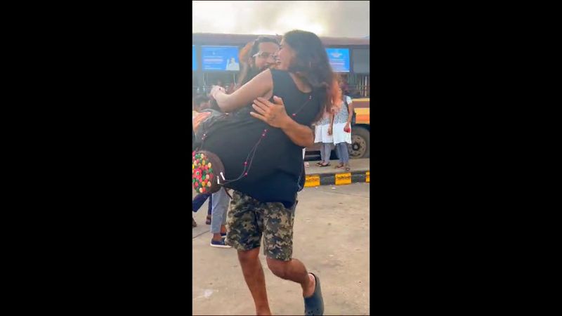 young man lifting a young girl for reel video in nagercoil bus stand in kanyakumari video goes viral