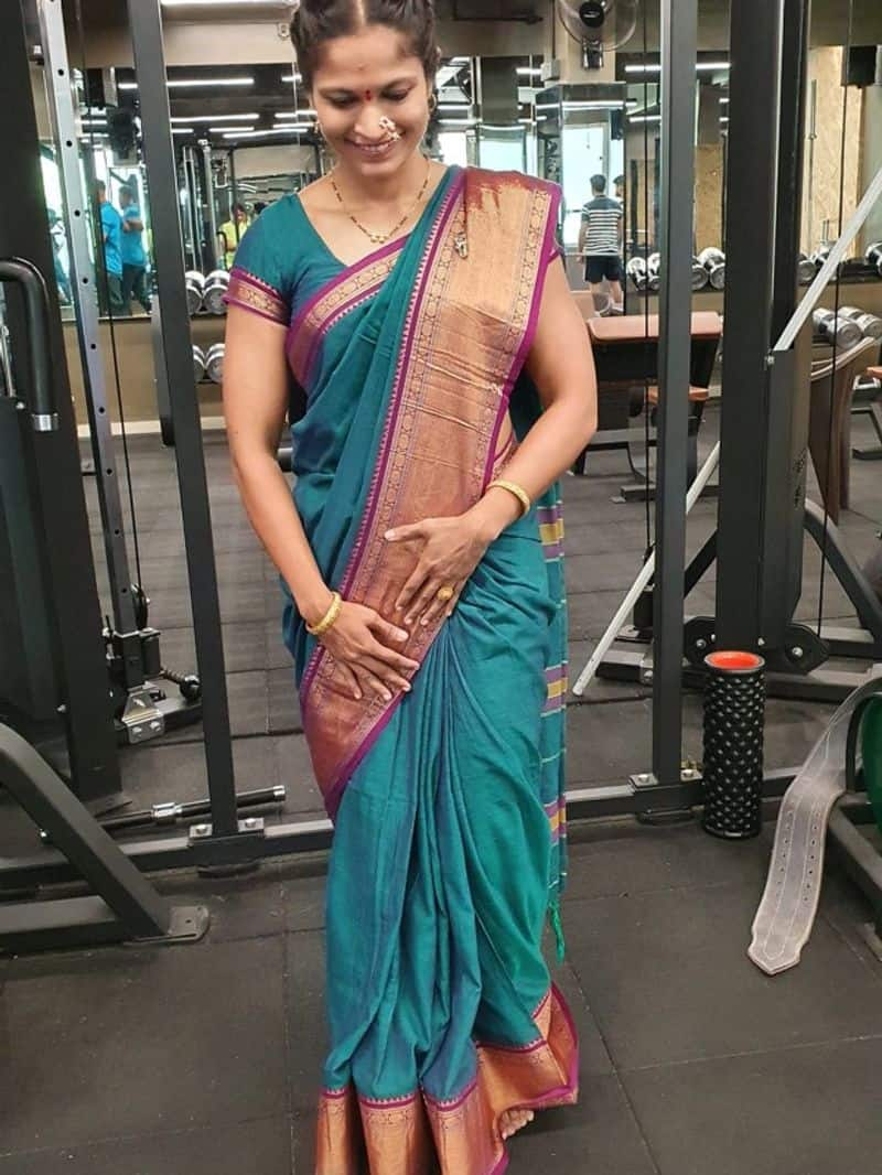 Sharvari Inamdar A Doc Working Out in the Gyms Wearing Sarees iwh