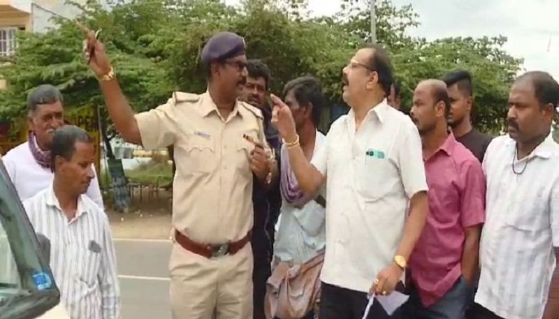 Bike Rider Says to Police Not Pay the Fine in Mandya grg 