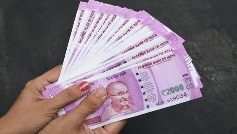 Last chance to return Rs 2000 notes at a bank; RBI says exchange today or see it turn worthless