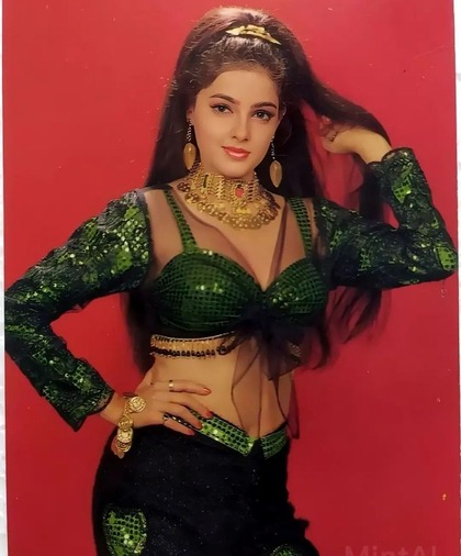 <p>ममता कुलकर्णी ने 1992 में 'तिरंगा' से बॉलीवुड में डेब्यू किया। 90 के दशक के बीच में उन्हें बड़ी पहचान मिली।</p>

