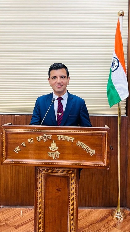 लगातार 35 एग्जाम में फेल, पहले IPS फिर IAS बना ये लड़का