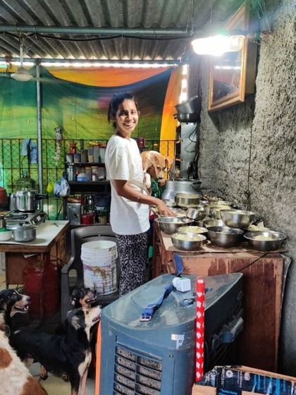 <p>पहले सिमरन घायल जानवरों को अपने घर ले आती थीं लेकिन उनकी सोसाइटी में इसकी इजाज़त नहीं थी इसलिए लोगों ने विरोध किया।</p>
