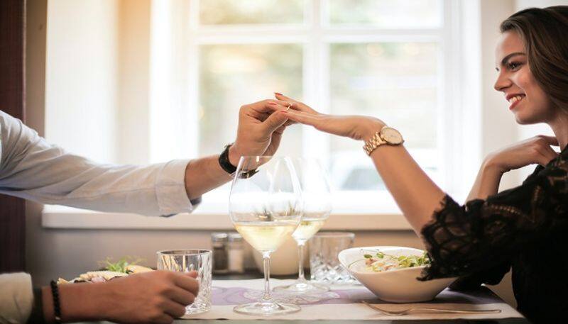 Boy On His First Date Called The Police When The Girl Refused To Pay Half Of Bill In Restaurant roo