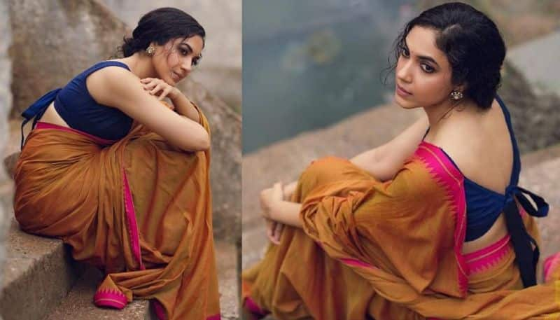 Actress Ritu Varma  looks  beautiful in Saree NSK