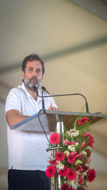 <p> </p>

<p>निचली अदालत के फैसले पर SC ने सवाल उठाए हैं। अदालत ने कहा कि जब तक राहुल गांधी की याचिका पर सुनवाई पूरी नहीं हो जाती तब तक दोषसिद्धि पर रोक रहेगी। <br />
 </p>
