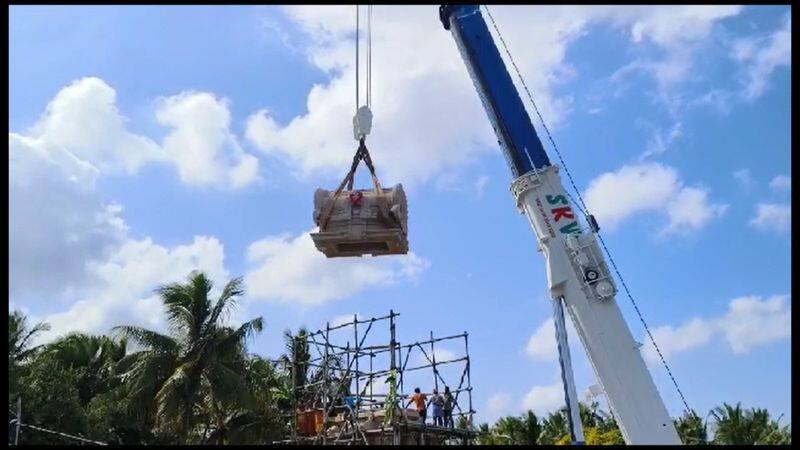 20 ton of temple tower lifted while using giant crane in tirupur