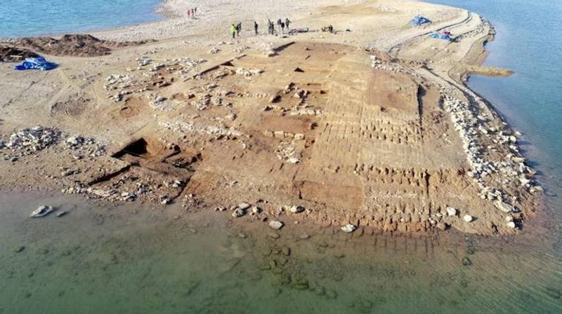 3400 old city emerges from Tigris River in Iraq after an extreme drought