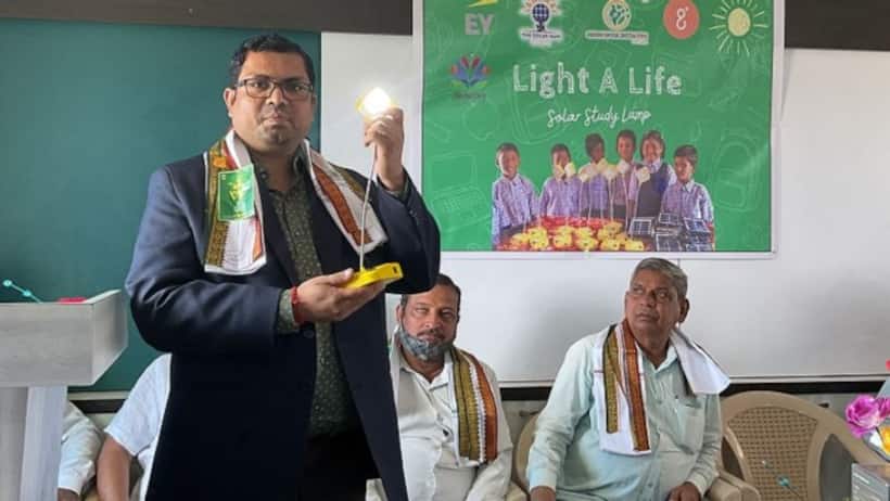 10 स्टेट के 550 गांवों को सोलर इनर्जी से लैस कर चुके हैं सचिन शिगवान, 10 हजार से ज्यादा छात्रों को फ्री लाइट्स