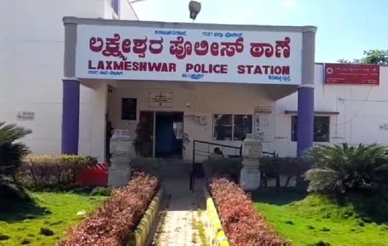 fight between two gang seven injured in gadag for money gvd