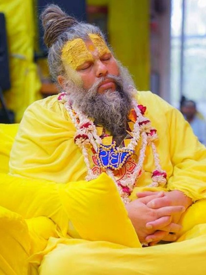 <p>बाबा ने कहा कि ‘एक मात्र मनुष्य जन्म ऐसा है जहां आप कर्म के माध्यम से अपना भाग्य बदल भी सकते हैं। जरूरी नहीं कि जो आपकी किस्मत में लिखा है वो होकर ही रहेगा।’</p>

<p> </p>
