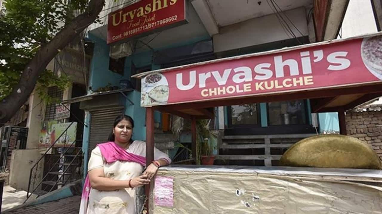 पति का एक्सीडेंट, घर में आर्थिक तंगी फिर कैसे उर्वशी यादव ने खड़ा कर दिया करोड़ों का एम्पायर