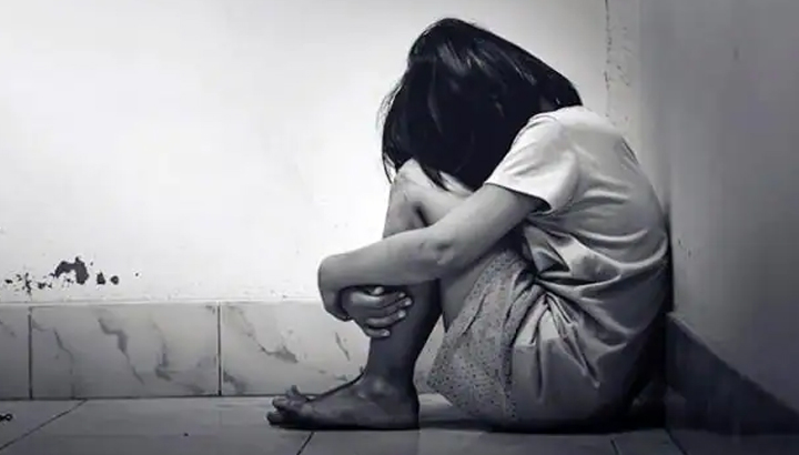 minor girl raped by stuffing cloths in her mouth in hyderabad - bsb