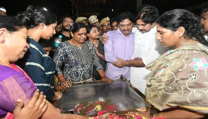 Pawan Kalyan pays tribute to Gaddar as 'Praja Yohudu Gaddar', Gaddar's funeral procession to begin at 11 am In hyderabad - bsb