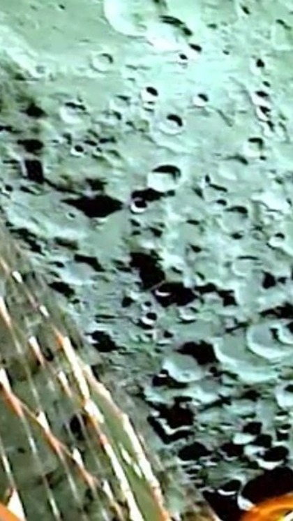 <p> </p>

<p>चंद्रयान-3 ने चंद्रमा का पहला वीडियो लिया है। जिसे इसरो ने सोशल मीडिया पर पोस्ट किया है। </p>
