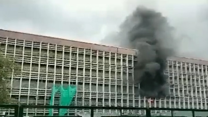 Fire breaks out at Delhi AIIMS all people evacuated gcw