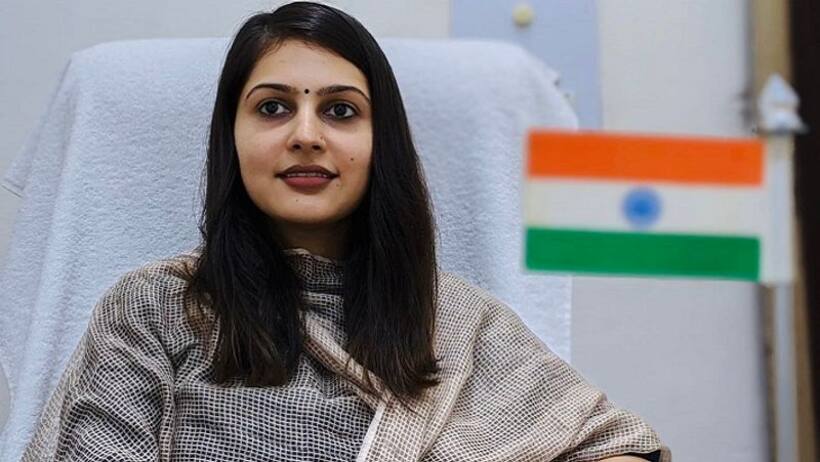 दर्दनाक मंजर से उबरकर कैसे बनीं UPSC टॉपर? प्रेरणादायक है IAS अंकिता चौधरी की सफलता की कहानी