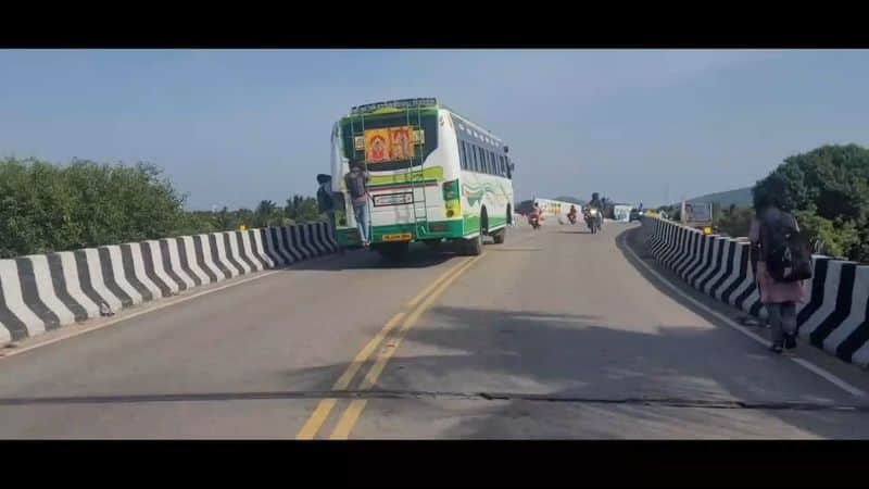 school and college students travelling very risky in public transport in vellore