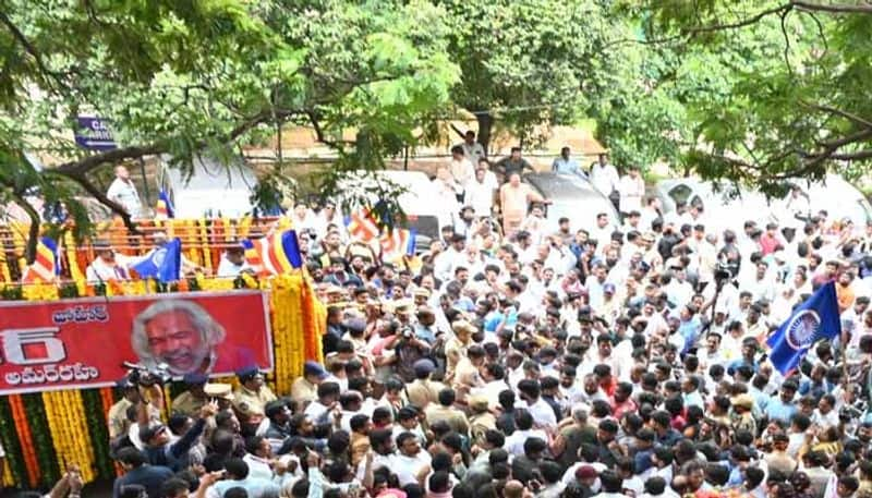 Gaddar  Funeral procession  starts  From LB Stadium To  Alwal lns