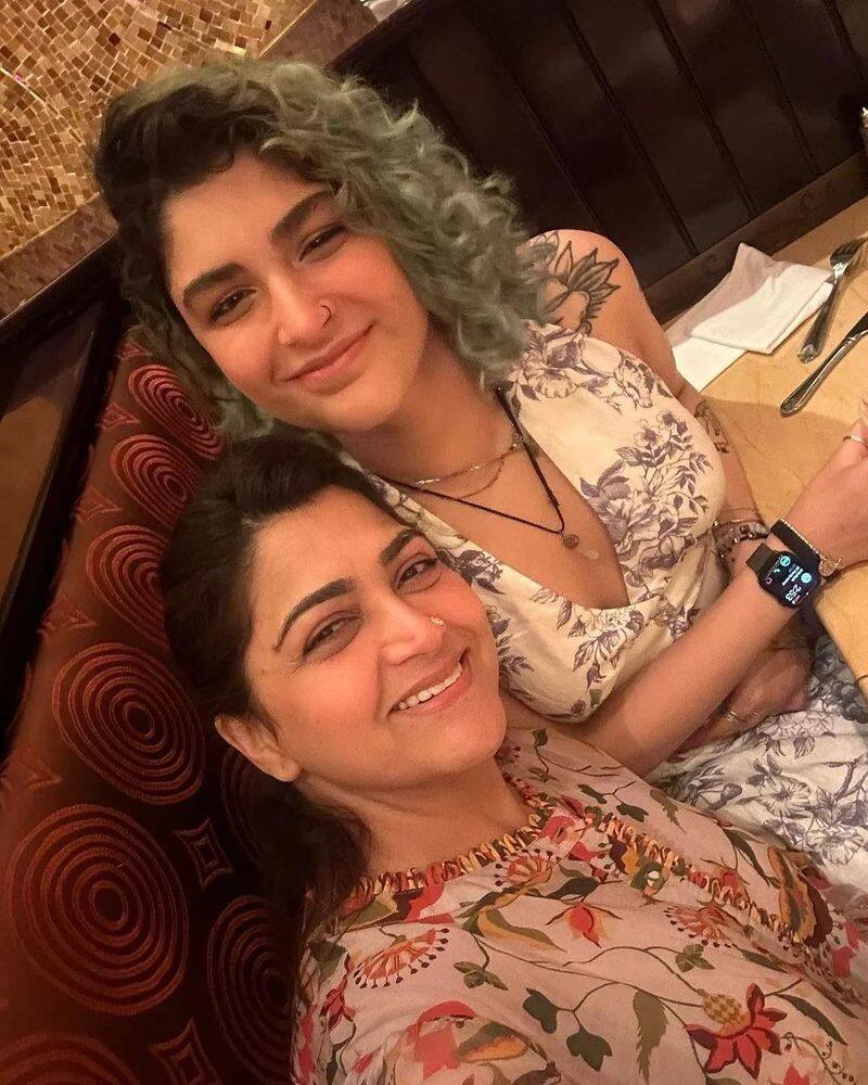 Kushboo with her daughters latest photos goes viral 