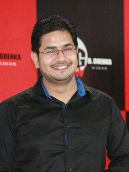 <p>अमित ने 2012 में मैनेजमेंट में नेट क्वालीफाई किया और साल 2013 में इलाहाबाद बैंक में प्रोबेशनरी ऑफिसर की नौकरी जॉइन कर के छोड़ दिया।</p>
