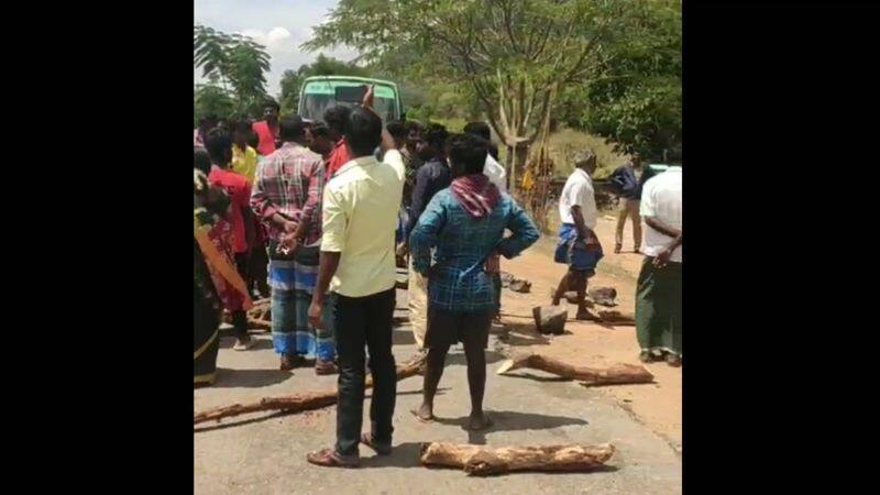 When the forest department gave chase, one fell down and died in krishnagiri