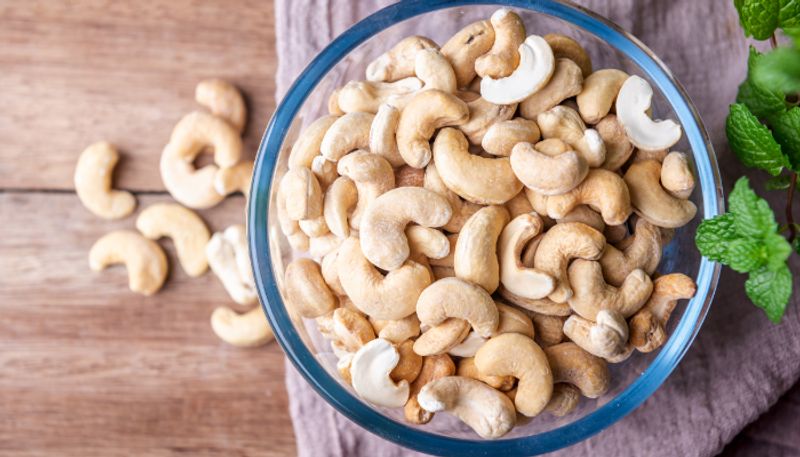 100gm serving of cashews contains azn