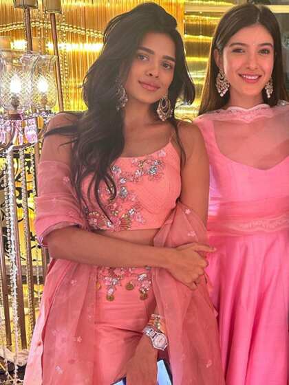 Shanaya Kapoor channelles her inner Barbie