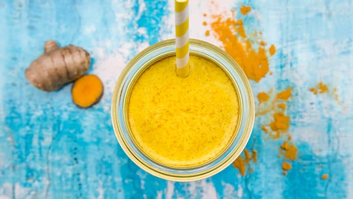 8 benefits of drinking turmeric milk every night