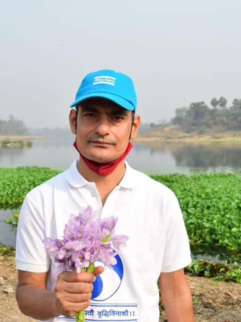 jharkhand engineer made saree from hyacinth ZKAMN