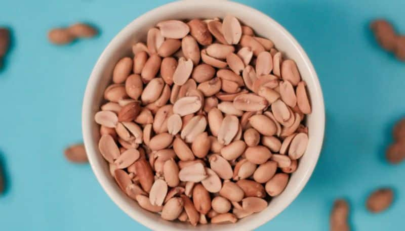 Woman Forced To Buy 48 Packets Of Peanuts On Flight azn