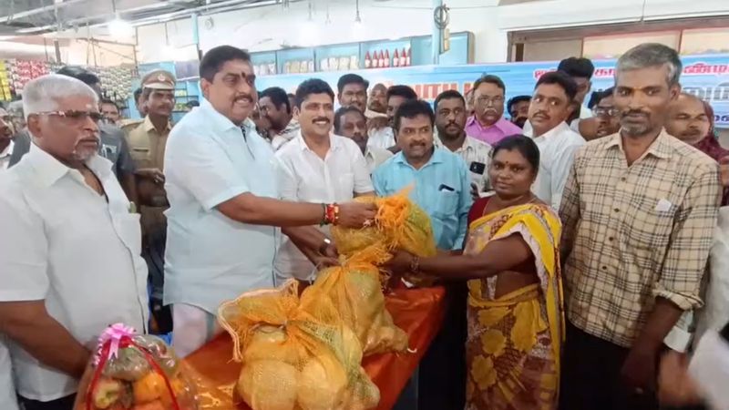 minister namasivayam's follower selling a vegetables at offer price in puducherry for namasivayam birthday